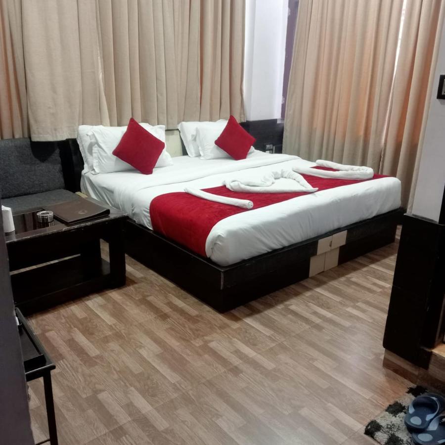 מקלוד גאנג' Holiday Hill Mountain View With Balcony מראה חיצוני תמונה